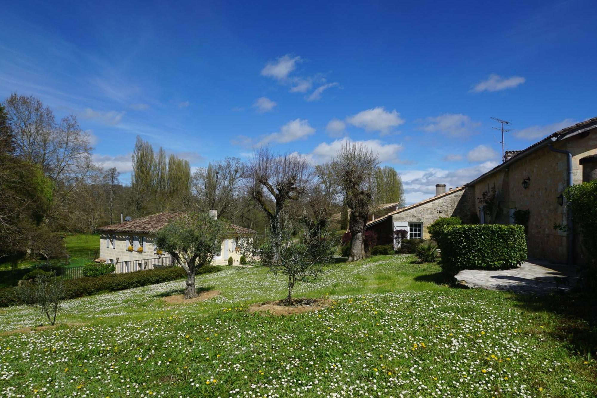 Moulin Notre Dame Hotel Saint-Genès-de-Castillon Екстериор снимка